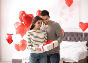 Celebrate Your Love Story: 8 Memorable Anniversary Gift Ideas