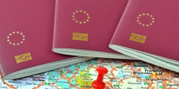 How can a French citizen apply for a US visa?