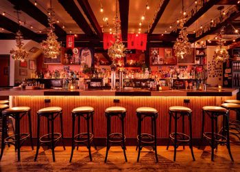 Classic vs. Modern Hits: What Suwon Karaoke Fans Love to Sing