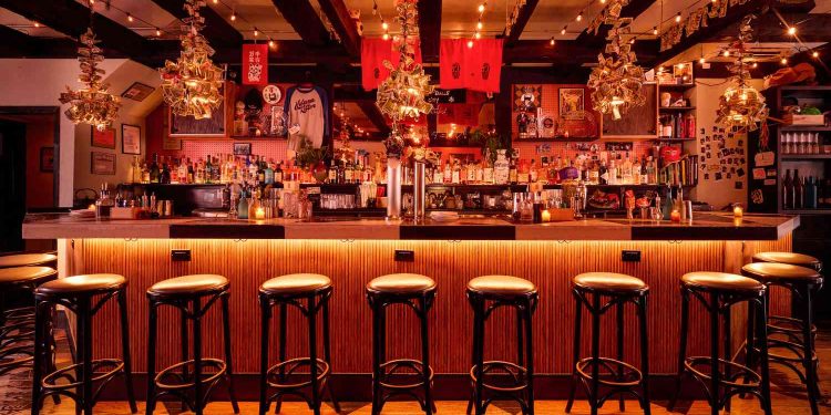 Classic vs. Modern Hits: What Suwon Karaoke Fans Love to Sing