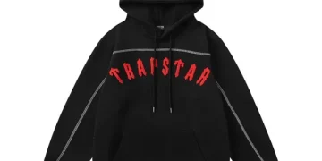 trapstar-red-logo-black-hoodie-600x600