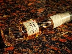 The Royal Feeling of Buying Oudh Online in Delhi from a Luxury Perfume Store