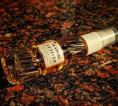 The Royal Feeling of Buying Oudh Online in Delhi from a Luxury Perfume Store